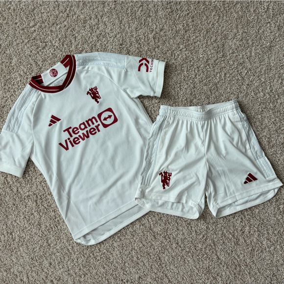 NWOT adidas Man United Third Shorts 2023-24 - Kids, size Small 9-10 - Picture 9 of 13